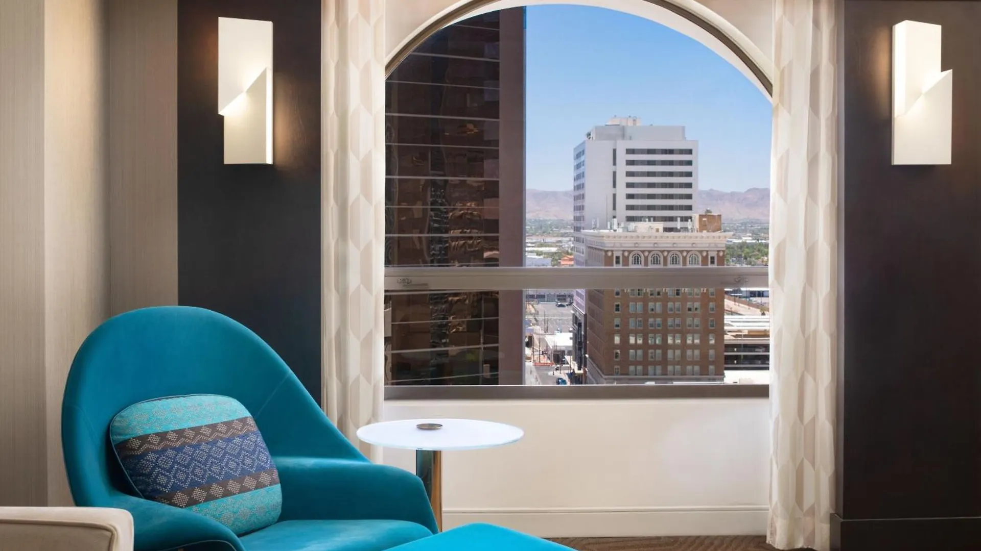 Renaissance Phoenix Downtown Hotel 5*,