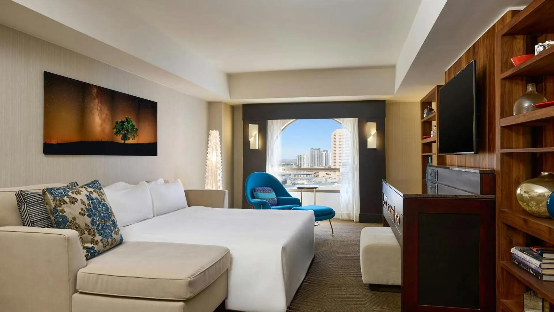 Renaissance Phoenix Downtown Hotel